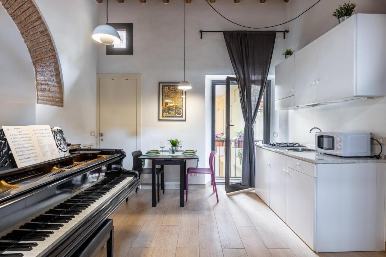 Musician Apartment Colosseo With Piano Рим Екстер'єр фото